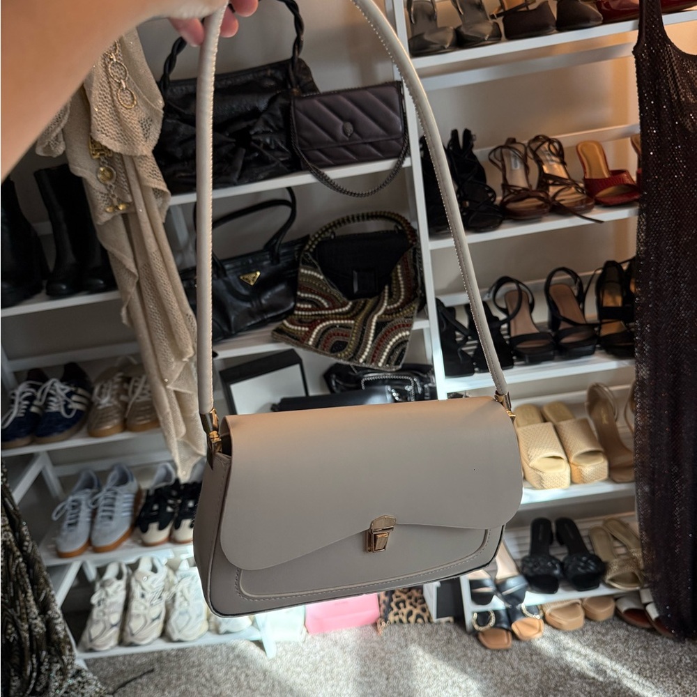 Elegant Cream Shoulder Bag